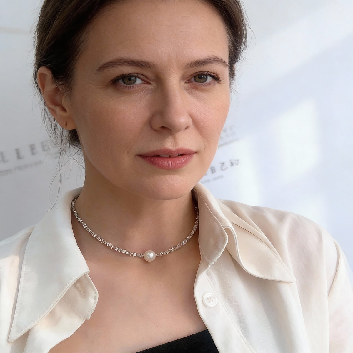 Elegant Pearl Necklace with Sparkling Cubic Zirconia in Choker Style