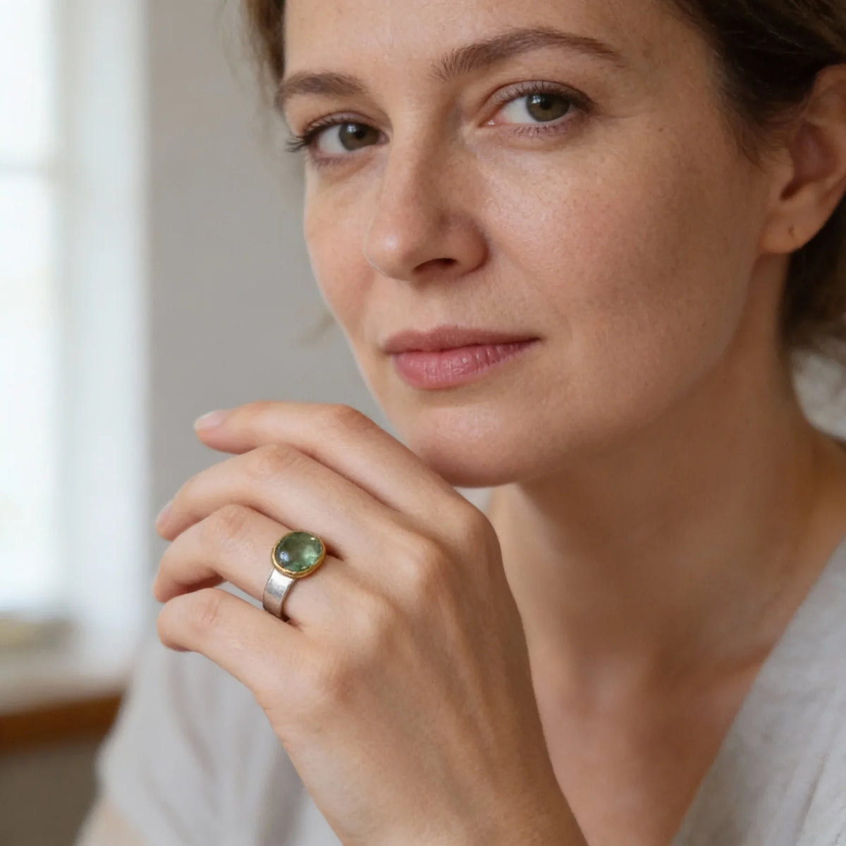 Green Vintage Ring with Round Stone