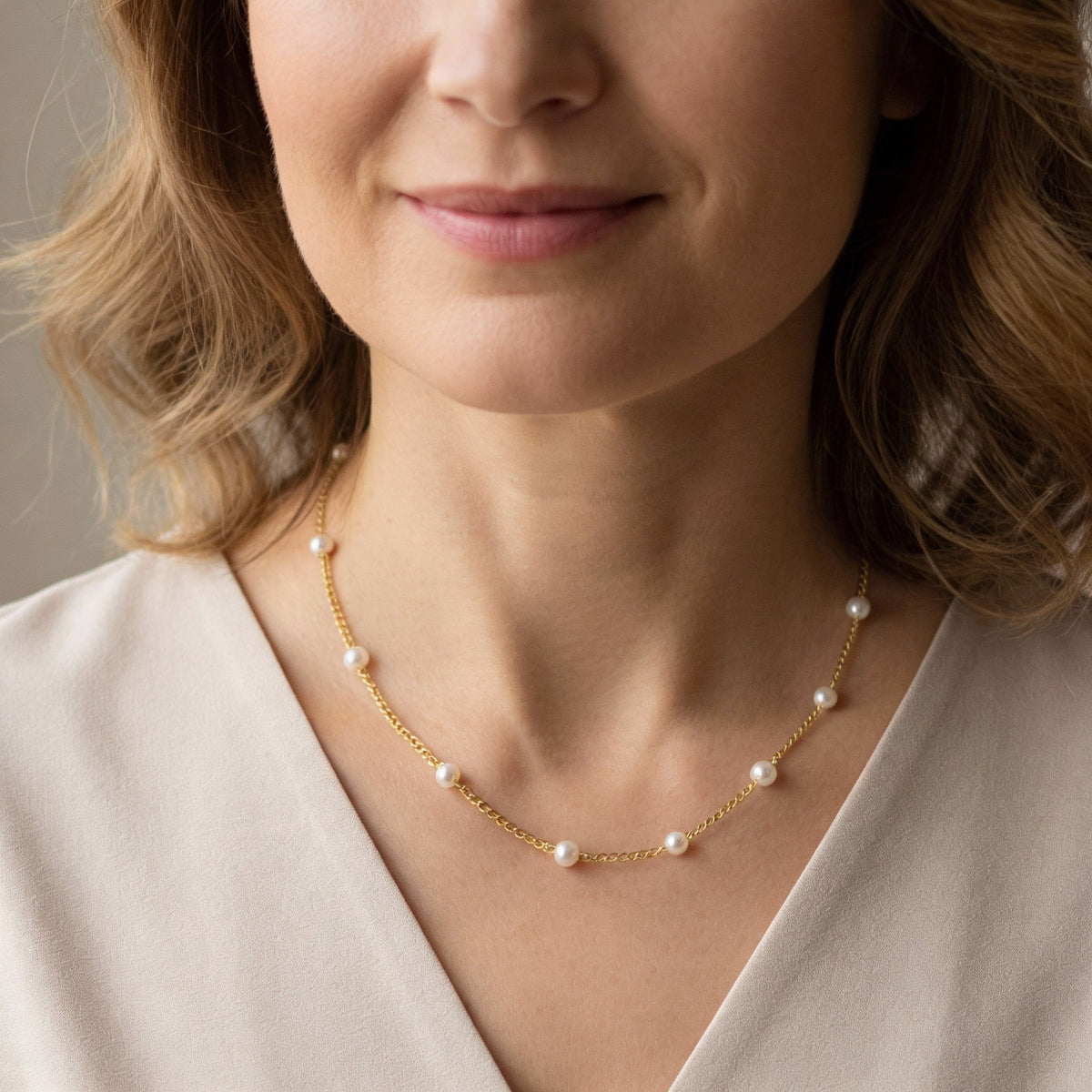 Elegant Necklace with Genuine Freshwater Pearls and Sparkling Link Chain