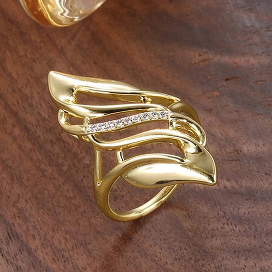 Wavy Vintage Ring with Cubic Zirconia