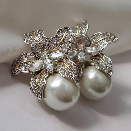 Flower-shaped earrings with cubic zirconia and pearls: elegant and sparkling