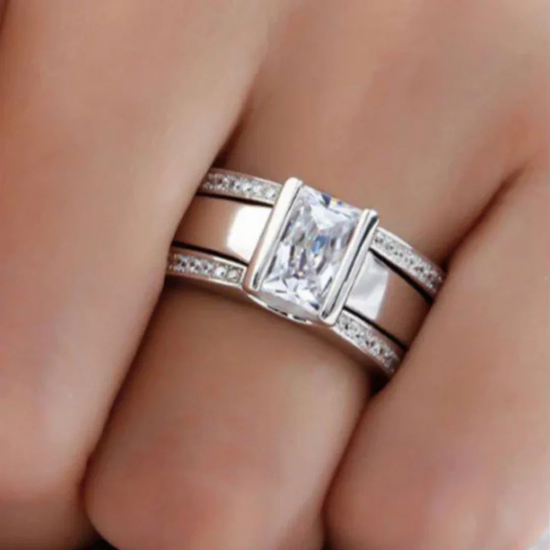 Vintage Ring with Crystal Inlay