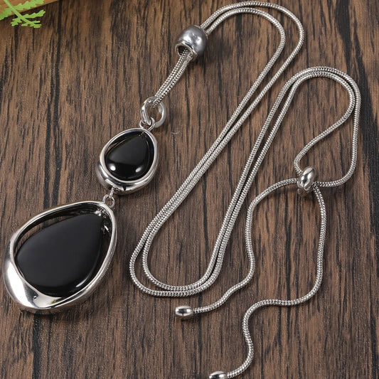Fashionable Vintage Necklace with Black Onyx Stone Pendant